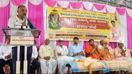 ಬಸವನ ಬಾಗೇವಾಡಿ: ಅರಳಿಚಂಡಿ ಗ್ರಾಮದಲ್ಲಿ ನಡೆದ ಗ್ರಾಮ ದೇವತೆ ಶ್ರೀ ಆದಿಶಕ್ತಿ ಹಿರೇಮಠದ ಜಾತ್ರಾ ಮಹೋತ್ಸವ ಹಾಗೂ ಧರ್ಮಸಭೆಯಲ್ಲಿ ಶಾಸಕ ರಾಜುಗೌಡ ಪಾಟೀಲ ಭಾಗಿ