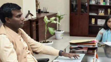 ओरमांझी: समाहरणालय में जनता दरबार का आयोजन, उपायुक्त ने सुनी लोगों की समस्याएँ