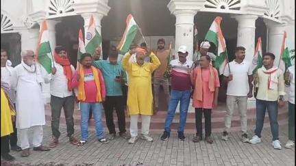 ज़ीरादेई: जीरादेई राजेंद्र बाबू के पैतृक गांव में भाजपा नेताओं ने निकाली तिरंगा यात्रा