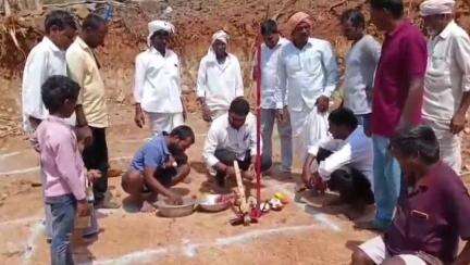 ఎల్లారెడ్డి: వెల్లుట్ల గ్రామంలో పెద్దమ్మ తల్లి గుడి నిర్మాణానికి భూమి పూజ