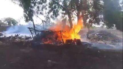 कारंजा: करंजी शेत शिवारात गोठ्याला आग लागून लाखोचे नुकसान तलाठी यांनी तहसीलदार यांना दिले अहवाल