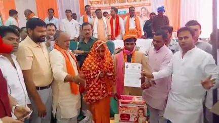राजातालाब: वाराणसी में बीजेपी जिलाध्यक्ष एवं एलएलसी ने मुख्यमंत्री सामूहिक विवाह आयोजन सम्पन्न करवाया
