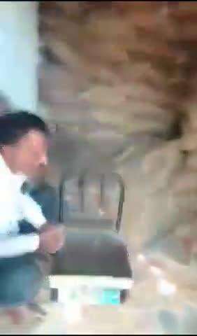 जतारा: सेल्समैन हितग्राहियों से ले रहा एक किलो गेहूं और चावल, मामला जुड़ा वीडियो वायरल