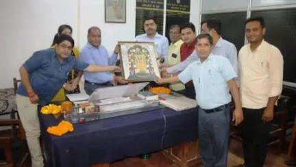 रामपुर बघेलान: रीवा स्थानांतरण पर जिला कोषालय अधिकारी को दी गई विदाई
