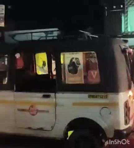 मेहदावल: प्रजापतीपुर चौराहे के पास टेंपो और चार पहिया वाहन के बीच हुई टक्कर