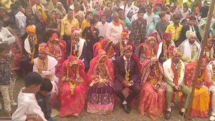 हाटपिपल्या: राधौगढ़ में सर्व सैन समाज का सामूहिक विवाह सम्मेलन संपन्न, 13 जोड़ों ने लिए सात फेरे