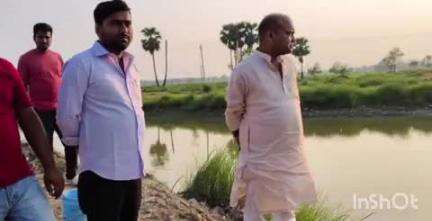 सिधवलिया: सिधवलिया प्रखंड के गगवा गांव में बन रहे पुल का बैकुंठपुर के विधायक ने किया निरीक्षण