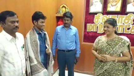 சிவகாசி: அனுப்பன்குளத்தைச் சேர்ந்த பட்டாசு தம்பதியரின் மகன் அரசு பள்ளியில் பயின்று 590 மதிப்பெண் பெற்று சாதனை