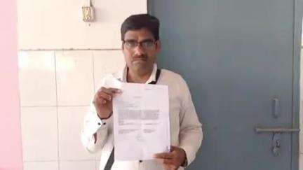 मुगलसराय: तीन साल से अपनी लाइसेंसी पिस्टल के लिए दर-दर भटक रहा आलमखातोंपुर निवासी व्यक्ति, पुलिस पर लगाए आरोप