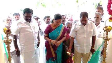 மதுராந்தகம்: பௌந்தங்கரணை கிராமத்தில் புதிதாக கட்டி முடிக்கப்பட்ட நியாய  விலை கடையை பொதுமக்கள் பயன்பாட்டுக்காக சட்டமன்ற உறுப்பினர் மரகதம் குமரவேல் திறந்து வைத்தார்