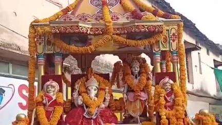 रहली: देवलिया मंदिर से नगर के प्रमुख मार्ग पर निकाली गई शोभा यात्रा