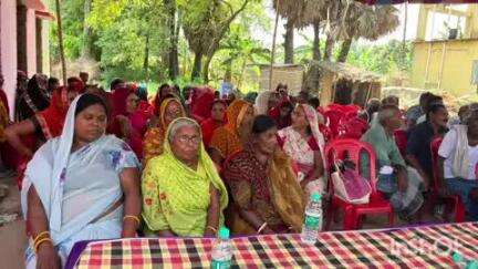 महुआ: महुआ नगर परिषद क्षेत्र के माधोपुर निझमा में 'आपका शहर आपकी बात' अभियान के तहत शिविर का आयोजन