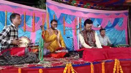 महुआ: महुआ के रामपुर सिंघाड़ा में पैक्स अध्यक्ष के आवास पर भव्य सांस्कृतिक कार्यक्रम आयोजित