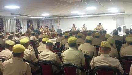 बरहज: देवरिया में अपराध समीक्षा गोष्ठी, एसपी ने दिए कड़े निर्देश
