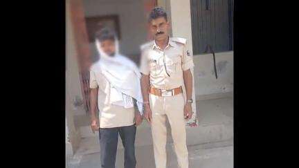 उचकागांव: उचकागांव के अमठा भुवन से 2295 बोतल शराब के साथ एक शराब माफिया गिरफ्तार