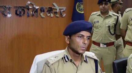 देपालपुर: इंदौर पुलिस कमिश्नर संतोष सिंह का बड़ा एक्शन, बिना अनुमति कार्यक्रम करने पर होगी कार्रवाई