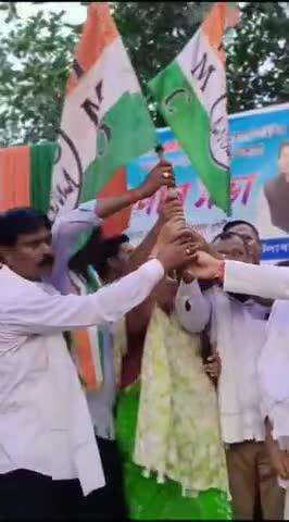 রানিনগর ১: হুড়শী গ্রাম পঞ্চায়েতের বেকিবাগান হাটে যোগদান সভা বিধায়কের বাম কংগ্রেস ছেড়ে ৪০০ওর ও বেশি কর্মী সমর্থকের যোগদান TMC তে