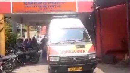 बांसगांव: बेलीपार इलाके के मैहरौली गांव के पास अज्ञात वाहन की ठोकर से घायल महुजा गांव निवासी व्यक्ति को जिला अस्पताल किया गया रेफर
