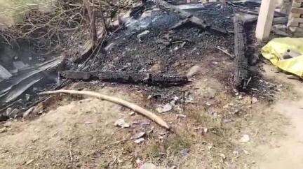 जखनिया: सिखडी बाजार में ट्रांसफार्मर से निकली चिंगारी ने चाय-पान की दुकान में लगाई आग, हज़ारों का सामान जलकर राख
