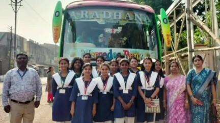 সাগরদিঘি: বহরমপুর মহাকালী পাঠশালা উচ্চ বালিকা  বিদ্যালয়ের ছাত্রীরা শিক্ষামূলক ভ্রমণে সাগরদিঘী থার্মাল পাওয়ার প্লান্টে