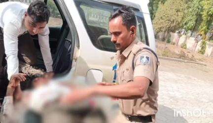 राघोगढ़: सोरामपुरा गांव के पास 2 बाइकों के बीच हुई टक्कर, घायल हुए व्यक्ति को डायल-100 पर तैनात पुलिसकर्मियों ने पहुंचाया अस्पताल