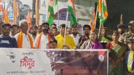 মুর্শিদাবাদ জিয়াগঞ্জ: জঙ্গি হামলায় পাকিস্তানকে জবাব দিল ভারত, সেনাদের সাফল্য ও মঙ্গল কামনায় সাহানগর মন্দিরে পূজো দিলেন বিধায়ক