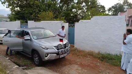 பழனி: மாநிலத்தில் முதலிடம் பிடித்த மாணவிக்கு தொலைபேசி மூலம் முதலமைச்சர் வாழ்த்து- நெய்க்காரப்பட்டியில் MLA நேரில் வாழ்த்தினார்