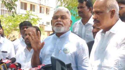 గుంటూరు: ఇండియా-పాకిస్తాన్ మధ్య యుద్ధం జరుగుతున్నా మాపై అక్రమ కేసుల పేరుతో విచారణ ఆగడం లేదు: మాజీ మంత్రి అంబటి రాంబాబు