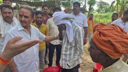 मनकापुर: केशवनगर ग्रंट और नवडीहवा पुरवा में केंद्रीय राज्य मंत्री कीर्तिवर्धन सिंह ने परिजनों से की मुलाकात