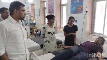 बड़गांव: जिला कलक्टर नमित मेहता ने बड़गांव सेटेलाइट चिकित्सालय का किया औचक निरीक्षण