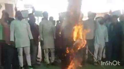 बिंदकी: औंग कस्बे में आतंकवाद का फूंका गया पुतला, आतंकवाद मुर्दाबाद पाकिस्तान मुर्दाबाद के लगाए गए नारे #operation sindoor
