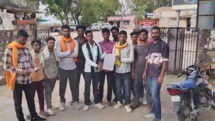 किशनगंज: बकनपुरा पंचायत से पगारा गांव को अलग करने का किया विरोध, कलेक्टर को सौंपा आपत्ति पत्र