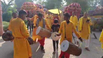 #मढ़ौरा में अखंड अष्टयाम व गंगा आरती को लेकर भव्य कलश यात्रा निकाली गई,,,