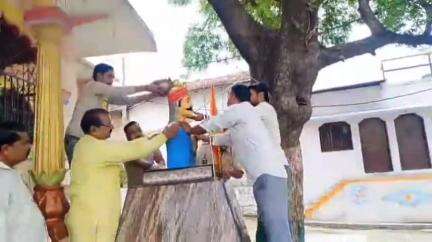हाटपिपल्या: महाराणा प्रताप की जयंती पर अरलावदा में उनकी प्रतिमा का जलाभिषेक कर किया गया माल्यार्पण