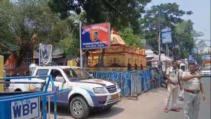 কৃষ্ণনগর ১: রবীন্দ্রনাথ ঠাকুরের জন্মজয়ন্তী উপলক্ষ্যে কৃষ্ণনগর কোতোয়ালি ট্র্যাফিক গার্ডের পক্ষ থেকে সচেতনতামূলক পদযাত্রার আয়োজন