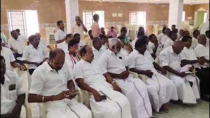 பரமக்குடி: கீர்த்தி மகாலில் அதிமுக சார்பில் ஆலோசனை கூட்டம்
