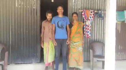 মাথাভাঙা ২: পারাডুবির সর্বোচ্চ নম্বর পাওয়া ঝরু মণ্ডলের স্বপ্ন শিক্ষক হওয়ার,৯৫.৪ শতাংশ নম্বর পেয়ে এলাকার মুখ উজ্জ্বল করেছে ঝরু