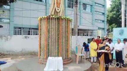 পুরুলিয়া ২: জেলা তথ্য ও সংস্কৃতি দপ্তর এবং পৌরসভার উদ্যোগে রবীন্দ্রভবনে হল রবীন্দ্রনাথের মূর্তি উদ্বোধন ও সাংস্কৃতিক অনুষ্ঠান