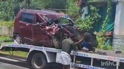 റാന്നി: മന്ദമരുതി ആശുപത്രി ജംഗ്ഷന് സമീപം ലോറിയും കാറും കൂട്ടിയിടിച്ച് അപകടം