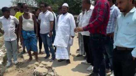 दिघलबैंक: कांटा टप्पू ग्राम में नदी कटाव निरोधक कार्य का विधायक ने विभागीय अधिकारियों के साथ स्थलीय निरीक्षण किया