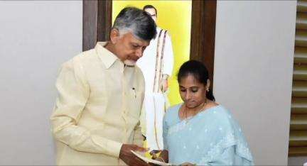 మంగళగిరి: నగర పశ్చిమ నియోజకవర్గ అభివృద్ధి కార్యక్రమాలపై సీఎం చంద్రబాబును కలిసిన ఎమ్మెల్యే గళ్ళ మాధవి