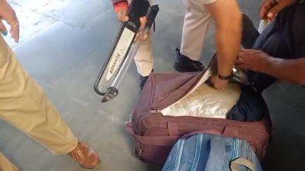 दरभंगा: दरभंगा स्टेशन पर GRP थाना पुलिस ने चलाया गया सघन जांच अभियान, मशीन से यात्रियों के सामांन की गई जांच, #Opretionsindoor