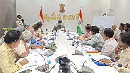 వర్షాకాలంలో భవన నిర్మాణాలకు అవసరమైన ఇసుక నిల్వలను స్టాక్ యార్డ్ లకు తరలించాలి: అమలాపురం లో కలెక్టర్ మహేష్ కుమార్