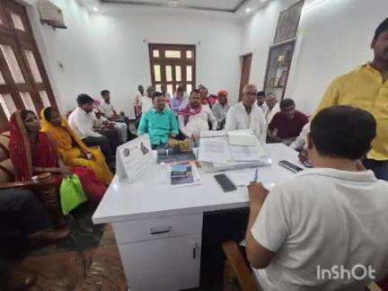 मेहदावल: कर्मा कला आवास पर मेहदावल के विधायक अनिल कुमार त्रिपाठी ने जनता दरबार लगाकर ग्रामीणों की समस्याएं सुनीं