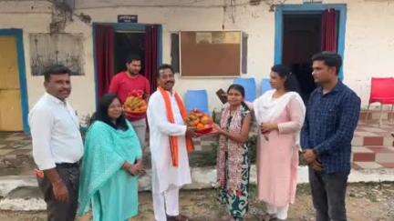 दंतेवाड़ा: प्रदेश में 9 वां स्थान व जिले में टॉप करने वाली 10 वीं की छात्रा से विधायक ने कारली में की मुलाकात