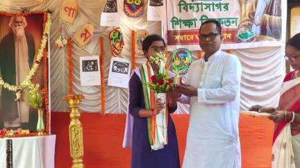 গড়বেতা ৩: চন্দ্রকোনা রোডে বিদ্যাসাগর শিক্ষা নিকেতনের রবীন্দ্রজয়ন্তী পালন করা হলো নাচ,গান,কবিতা আবৃত্তির মধ্য দিয়ে