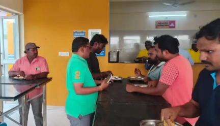 గుంటూరు: అన్నక్యాంటీన్లో ప్రజల అభిప్రాయాలను తెలుసుకునేందుకు ఏర్పాటుచేసిన క్యూఆర్ కోడ్ లపై అవగాహన కల్గించాలి: నగర కమిషనర్