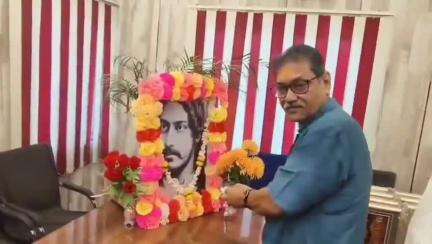 বারাবনী: ডিসেরগড় পোস্ট অফিসের কাছে একটি বিশুদ্ধ ঠান্ডা পানীয় জলের কুলিং মেশিনের শুভ উদ্বোধন করলেন নরেন্দ্রনাথ চক্রবর্তী