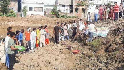 बालाघाट: नगर के धोबी तालाब में श्रमदान, 'जल ही जीवन है' का संदेश दिया गया, जल गंगा संवर्धन अभियान के तहत कार्यक्रम आयोजित