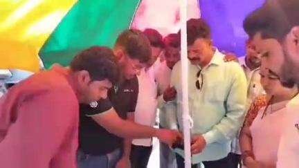 ಬೆಳಗಾವಿ: ವಿನೂತನ ಕಾರ್ಯಕ್ಕೆ ಮುಂದಾದ ಪಾಲಿಕೆ ಮೇಯರ್ ಮಂಗೇಶ್ ಪವಾರ್ ನಗರದಲ್ಲಿ ರೋಬೋಟಿಕ್ ಯಂತ್ರದ ಮೂಲಕ ಒಳಚರಂಡಿ ಕಾಮಗಾರಿ ಪರಿಶೀಲನೆ